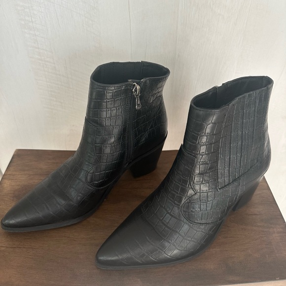 Blondo Black Leather Croc Embossed Ankle Boots - Picture 3 of 8